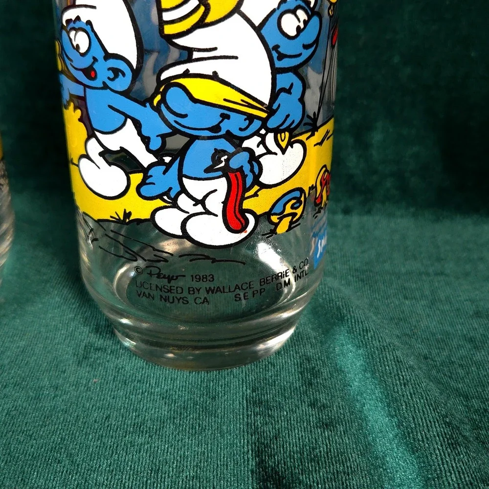 Handy Smurf 1983 Peyo Wallace Berrie Glasses Set of 2‎